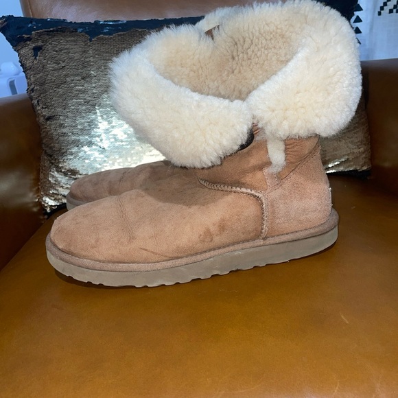 Ugg Short Womens Boots Size 8! - Picture 14 of 16
